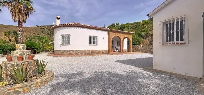 Detached villa R5153134 2