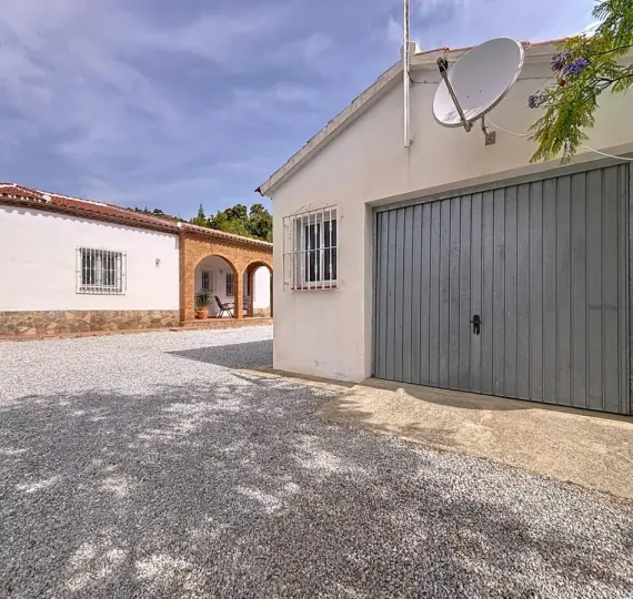Detached villa R5153134