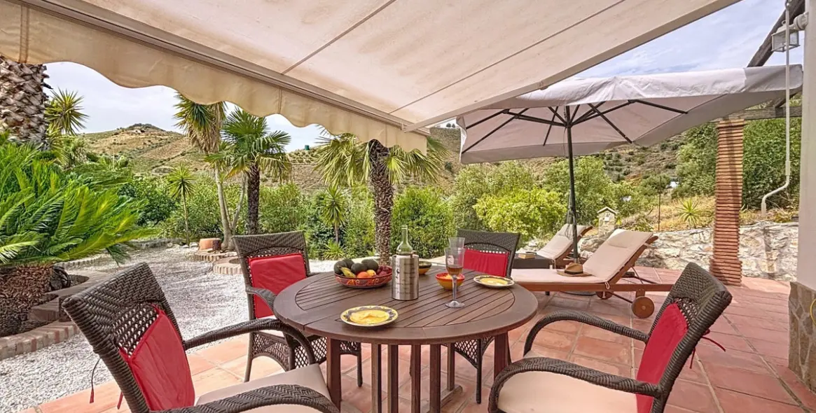 Sale of detached villa in Canillas de Albaida 2