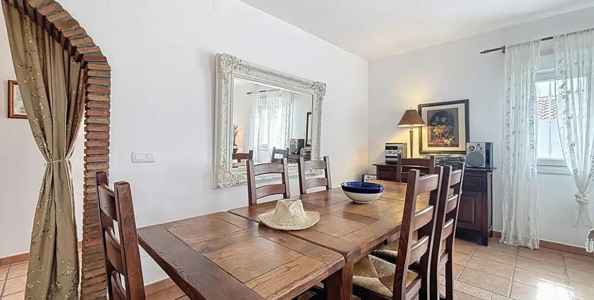 Sale of detached villa in Canillas de Albaida 12