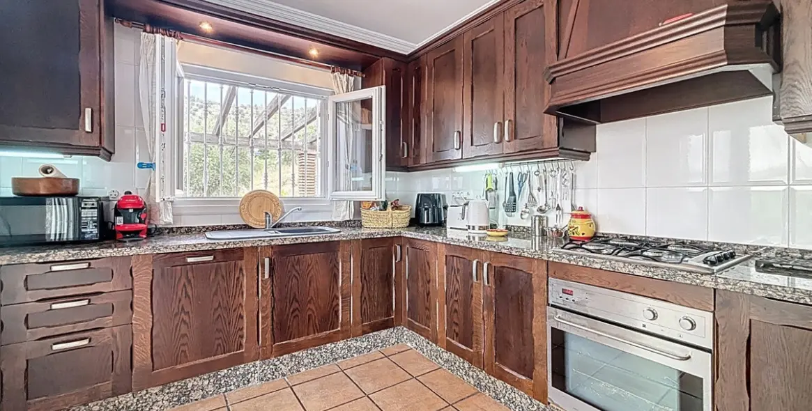 Sale of detached villa in Canillas de Albaida 18