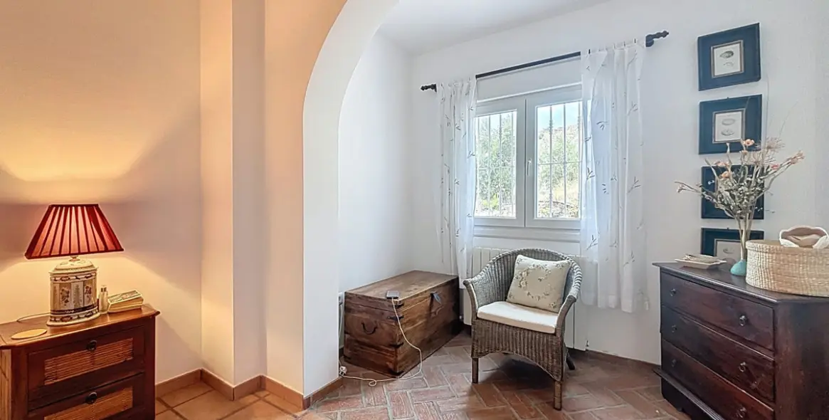 Продажа  отдельно стоящей виллы в Canillas de Albaida 23