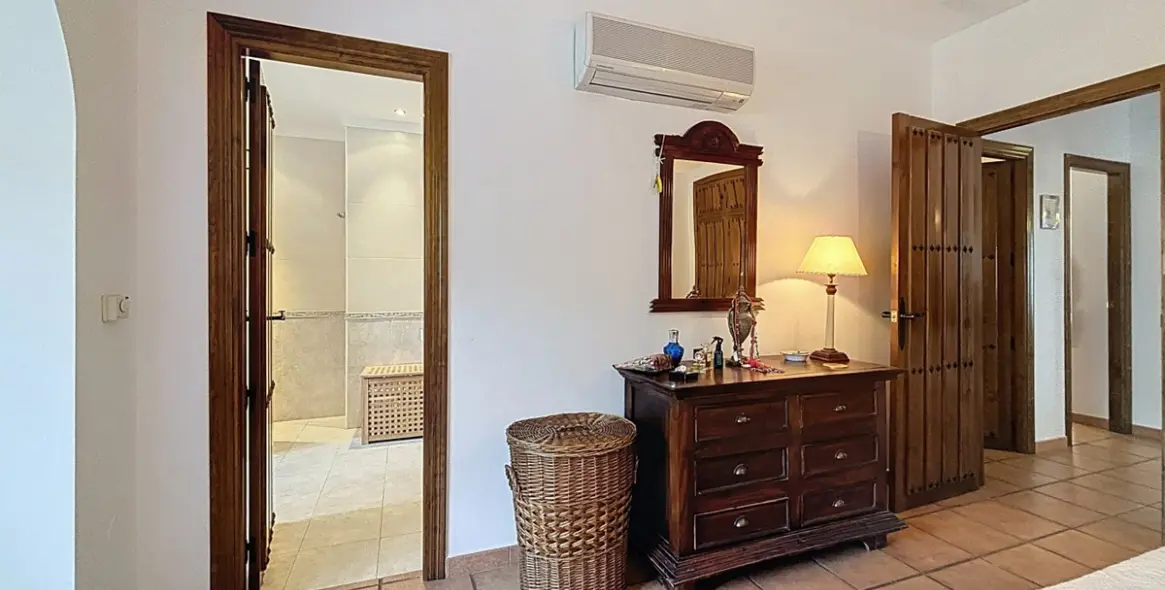 Продажа  отдельно стоящей виллы в Canillas de Albaida 25