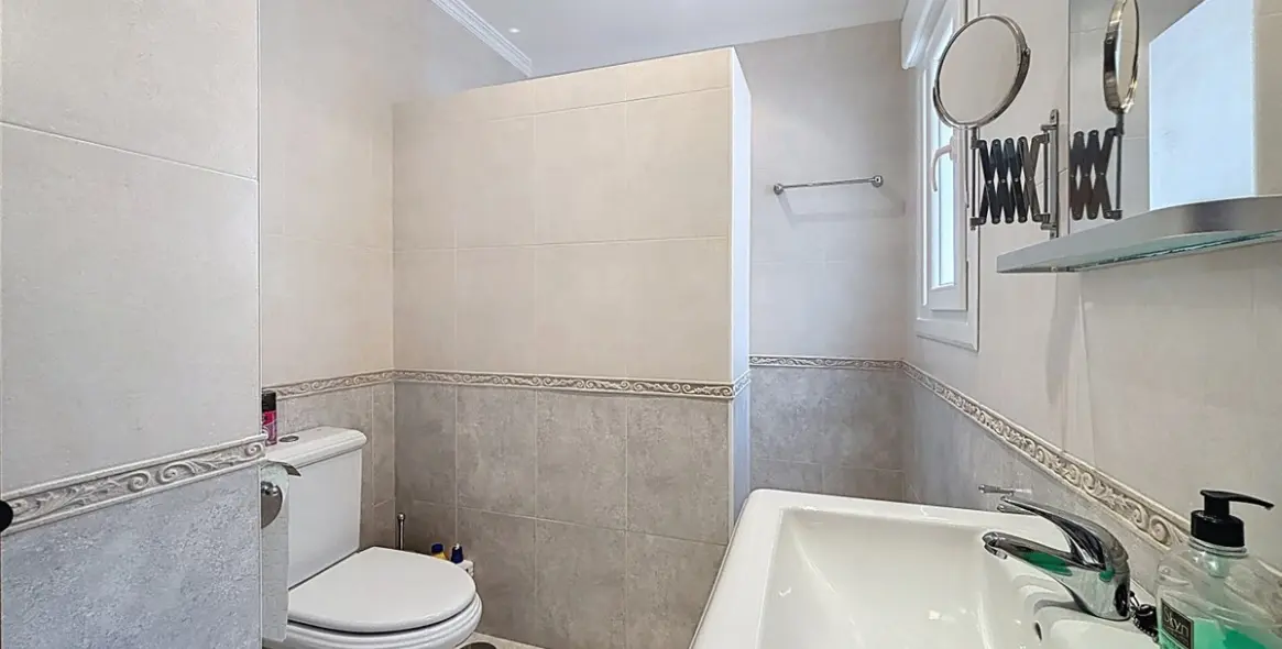 Продажа  отдельно стоящей виллы в Canillas de Albaida 34