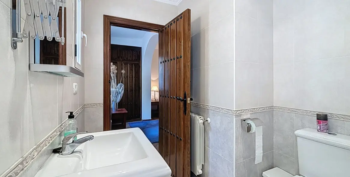 Продажа  отдельно стоящей виллы в Canillas de Albaida 36