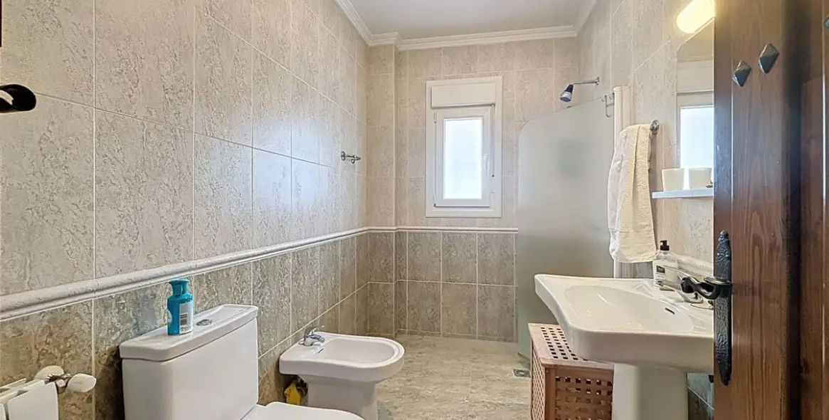 Продажа  отдельно стоящей виллы в Canillas de Albaida 38