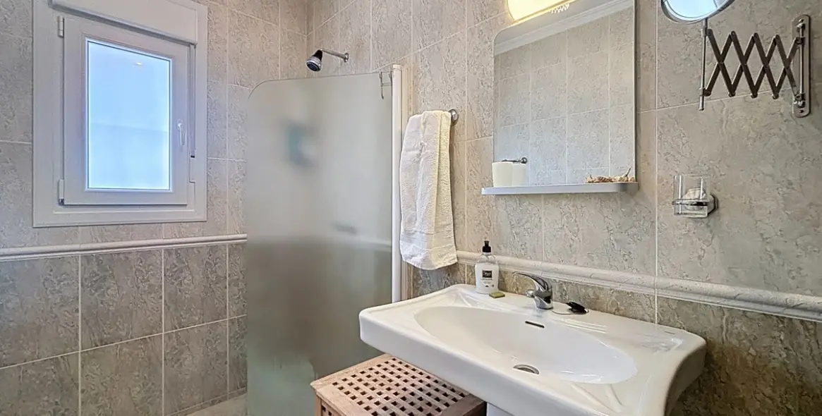 Продажа  отдельно стоящей виллы в Canillas de Albaida 39