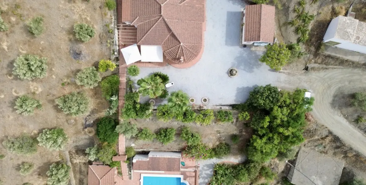 Продажа  отдельно стоящей виллы в Canillas de Albaida 42