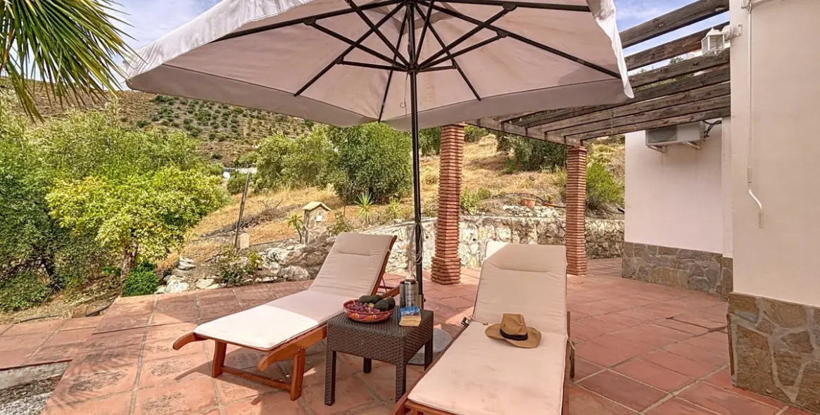 Продажа  отдельно стоящей виллы в Canillas de Albaida 46