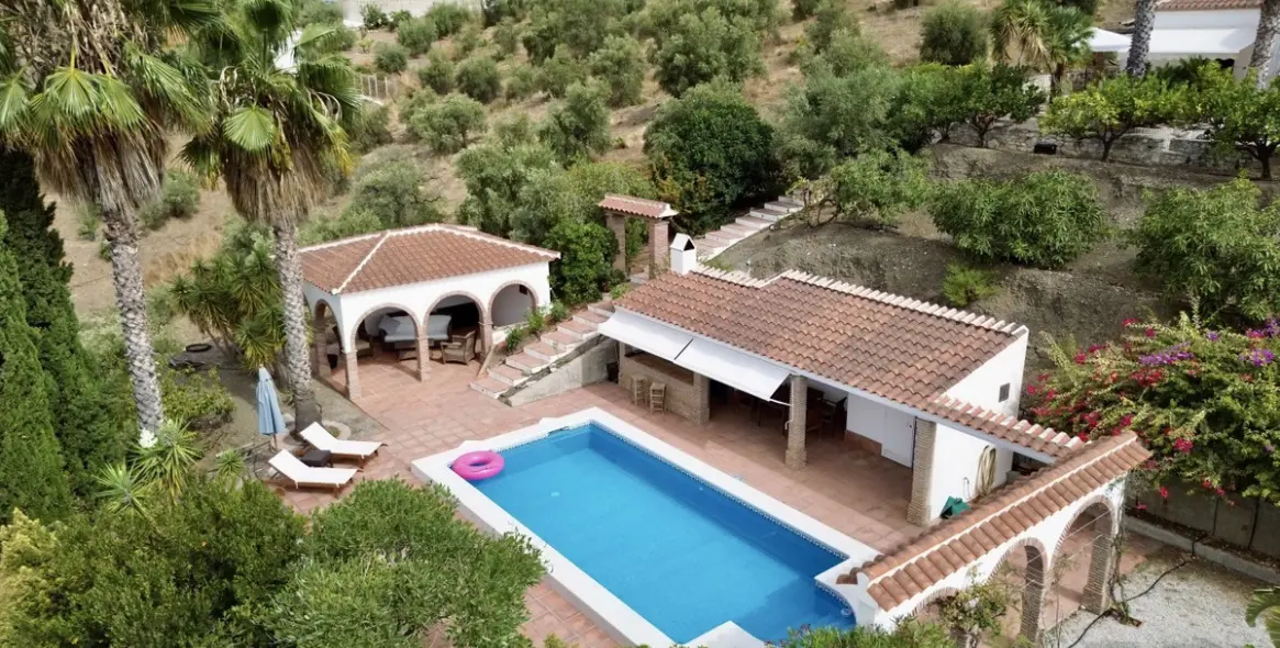 Продажа  отдельно стоящей виллы в Canillas de Albaida 49