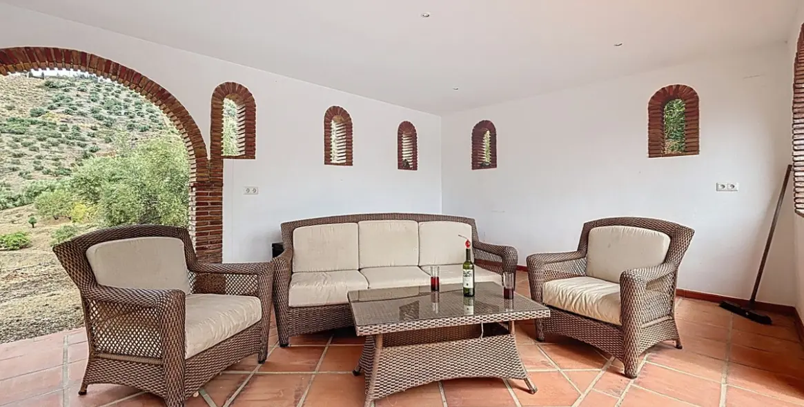 Продажа  отдельно стоящей виллы в Canillas de Albaida 50