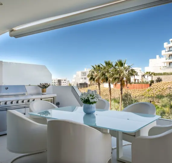 Продажа апартаментов на среднем этаже в Higueron