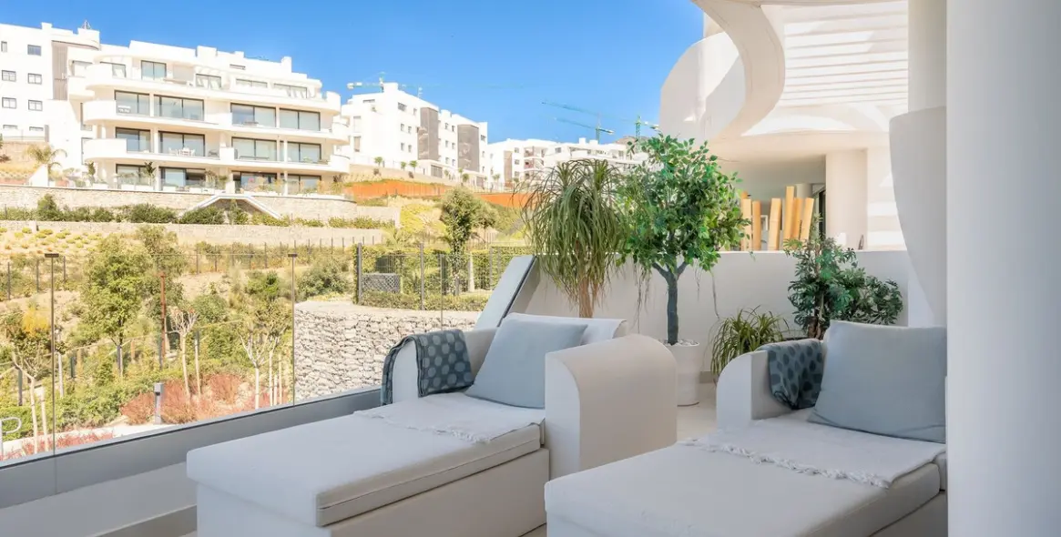 Продажа апартаментов на среднем этаже в Higueron 2