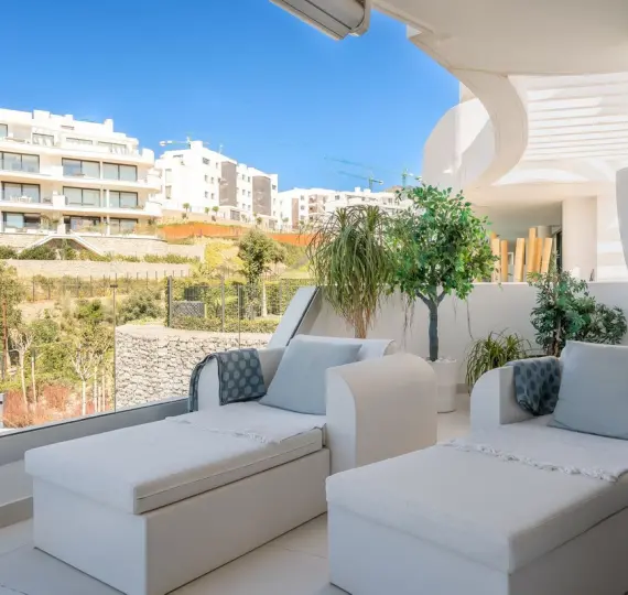 Продажа апартаментов на среднем этаже в Higueron