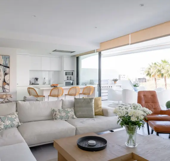 Продажа апартаментов на среднем этаже в Higueron