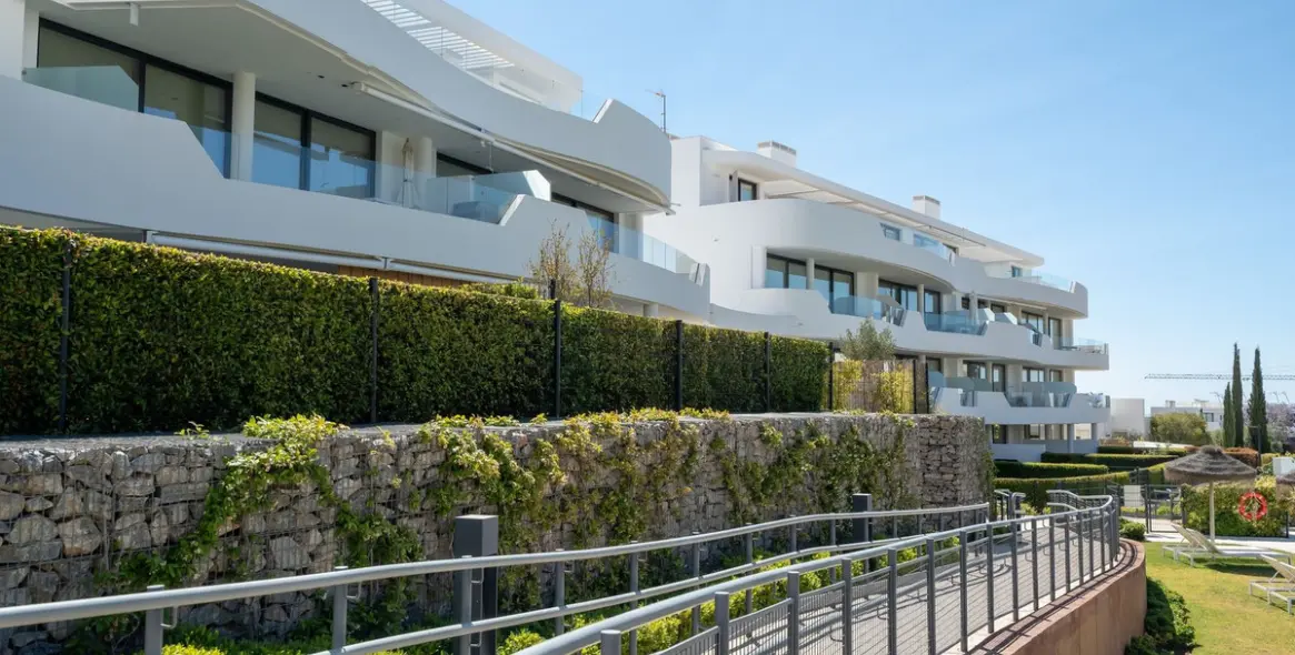 Продажа апартаментов на среднем этаже в Higueron 17