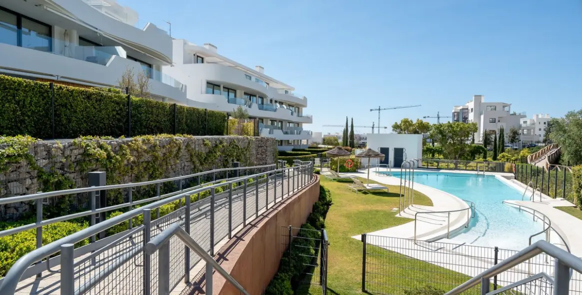 Продажа апартаментов на среднем этаже в Higueron 18