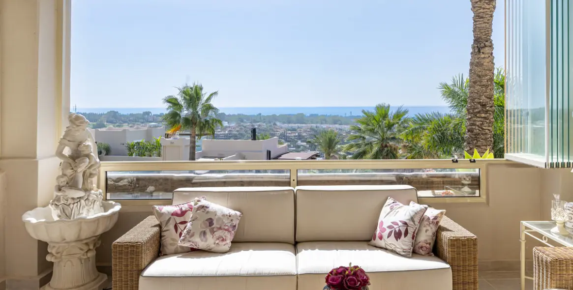 Venta de apartamento en planta media en Estepona (distrito Estepona) 1