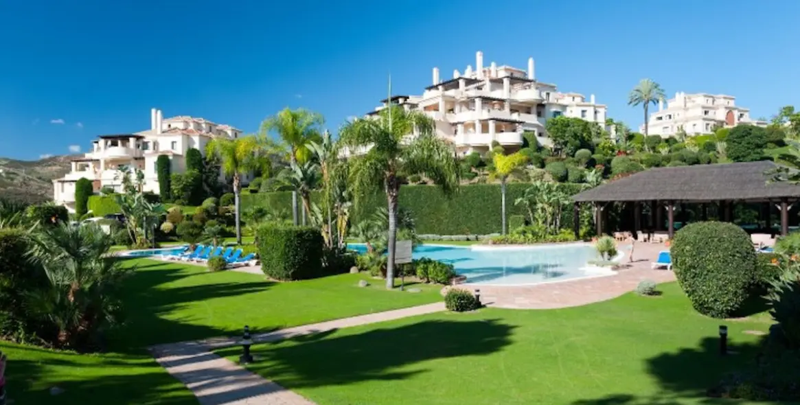 Продажа апартаментов на среднем этаже в Benahavís 1