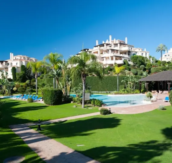 Продажа апартаментов на среднем этаже в Benahavís