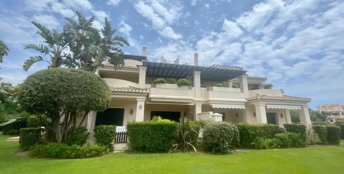 Продажа апартаментов на среднем этаже в Benahavís 2