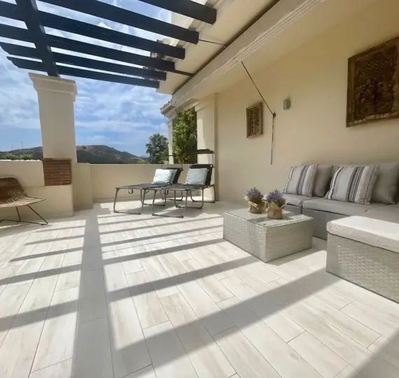 Продажа апартаментов на среднем этаже в Benahavís