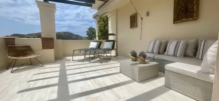 Продажа апартаментов на среднем этаже в Benahavís 2