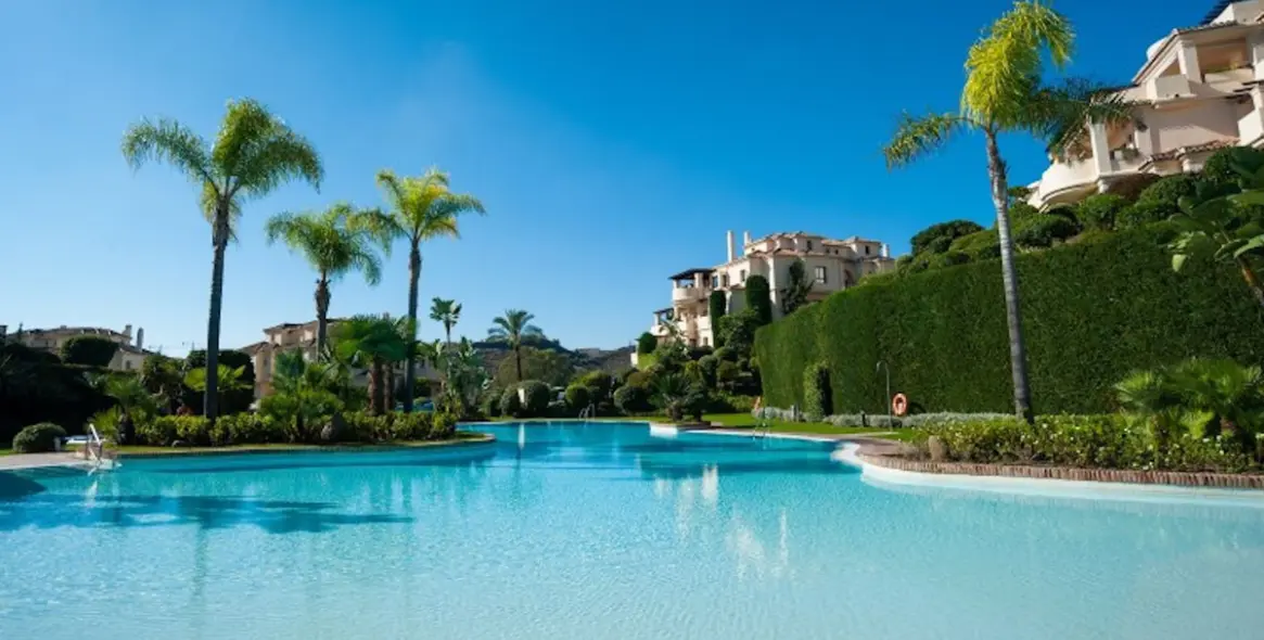 Продажа апартаментов на среднем этаже в Benahavís 5