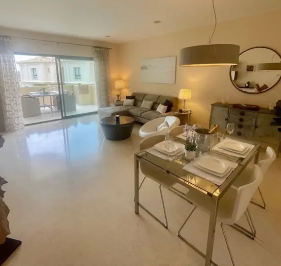 Продажа апартаментов на среднем этаже в Benahavís