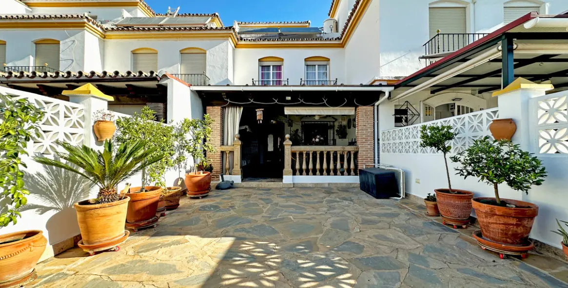 Продажа таунхауса в Estepona 1