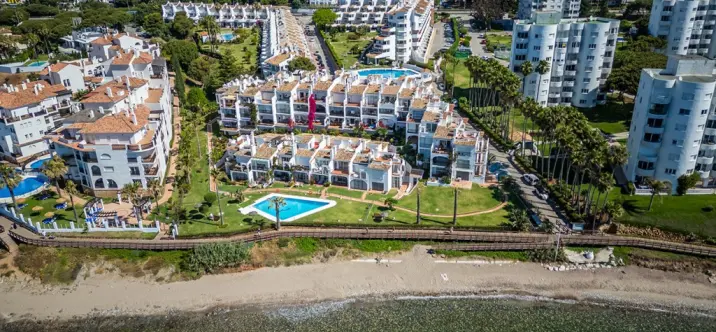 Sale of penthouse duplex in Calahonda 0