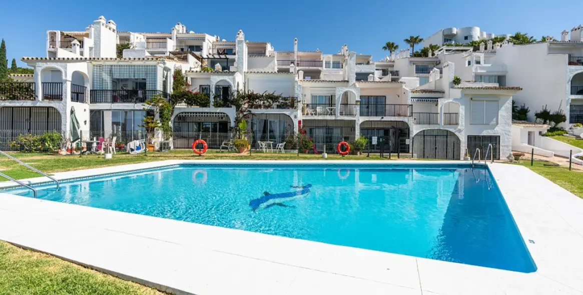 Sale of penthouse duplex in Calahonda 2