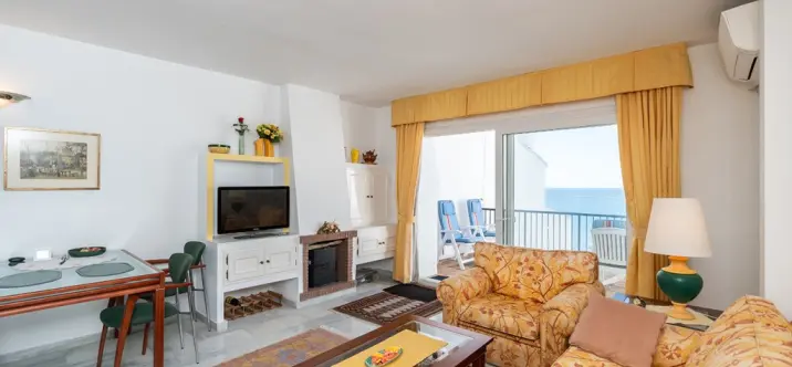 Sale of penthouse duplex in Calahonda 4