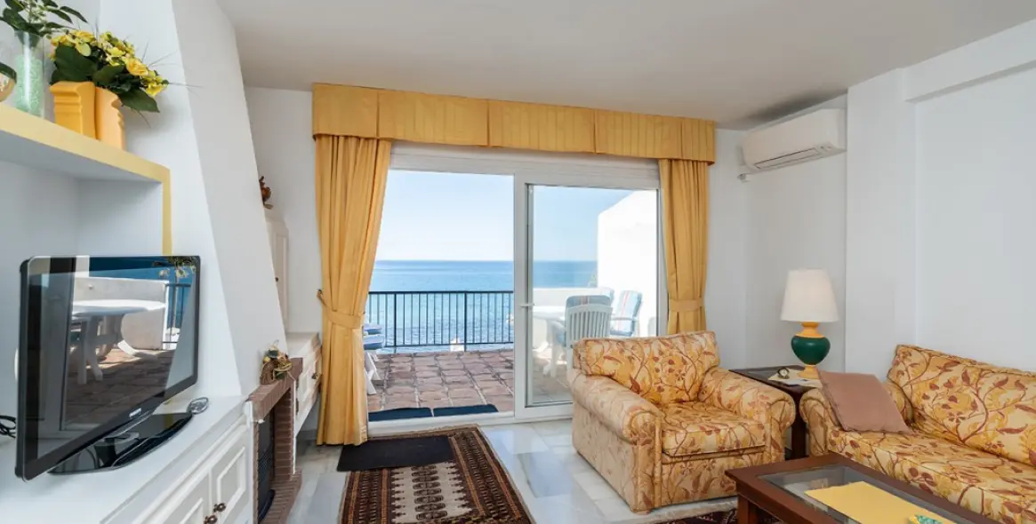 Sale of penthouse duplex in Calahonda 9