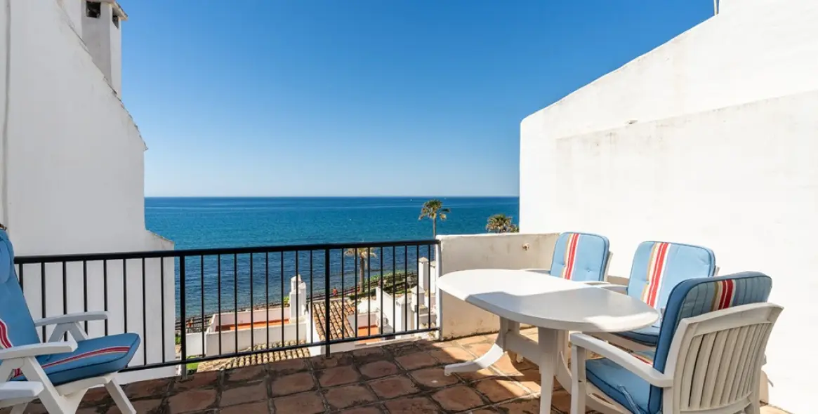 Sale of penthouse duplex in Calahonda 10