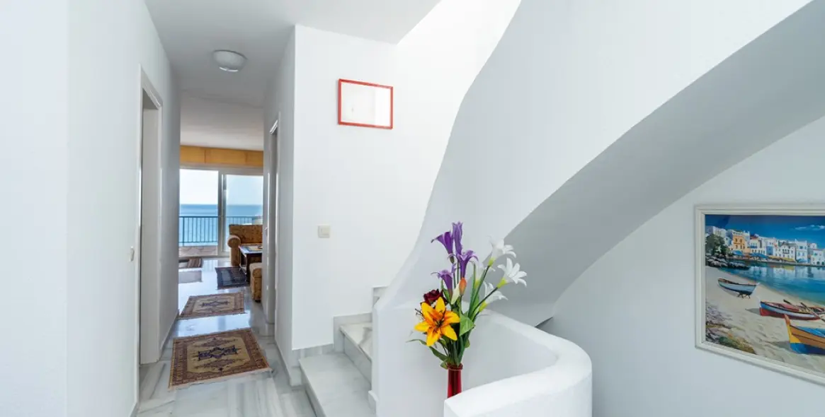 Sale of penthouse duplex in Calahonda 14