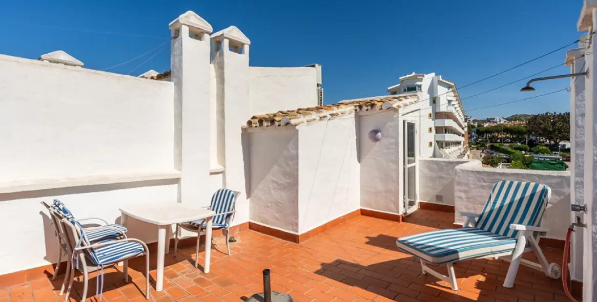 Sale of penthouse duplex in Calahonda 18