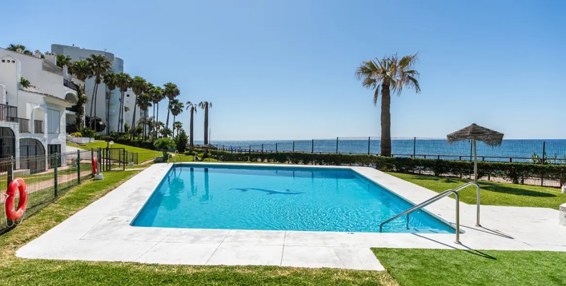 Venta de ático dúplex en Calahonda 25