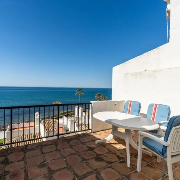 Sale of penthouse duplex in Calahonda