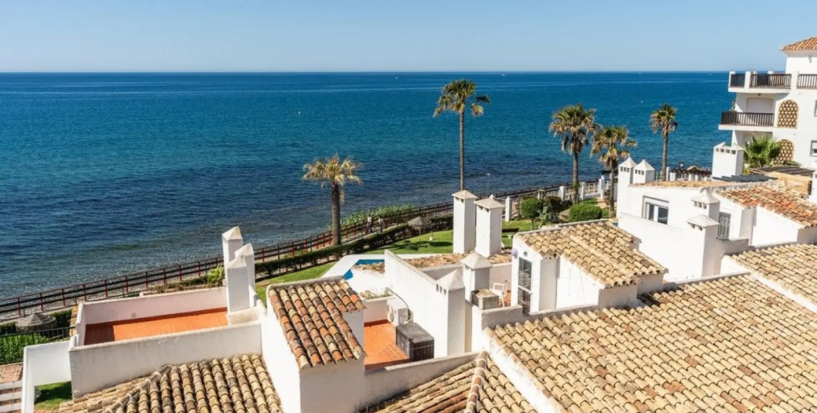 Sale of penthouse duplex in Calahonda 4