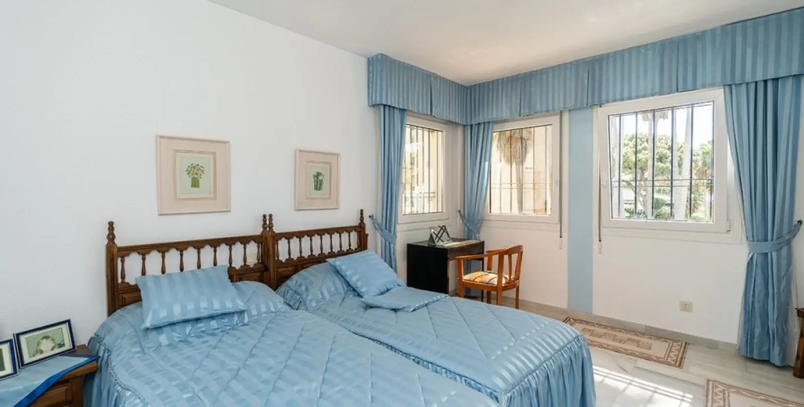 Sale of penthouse duplex in Calahonda 12