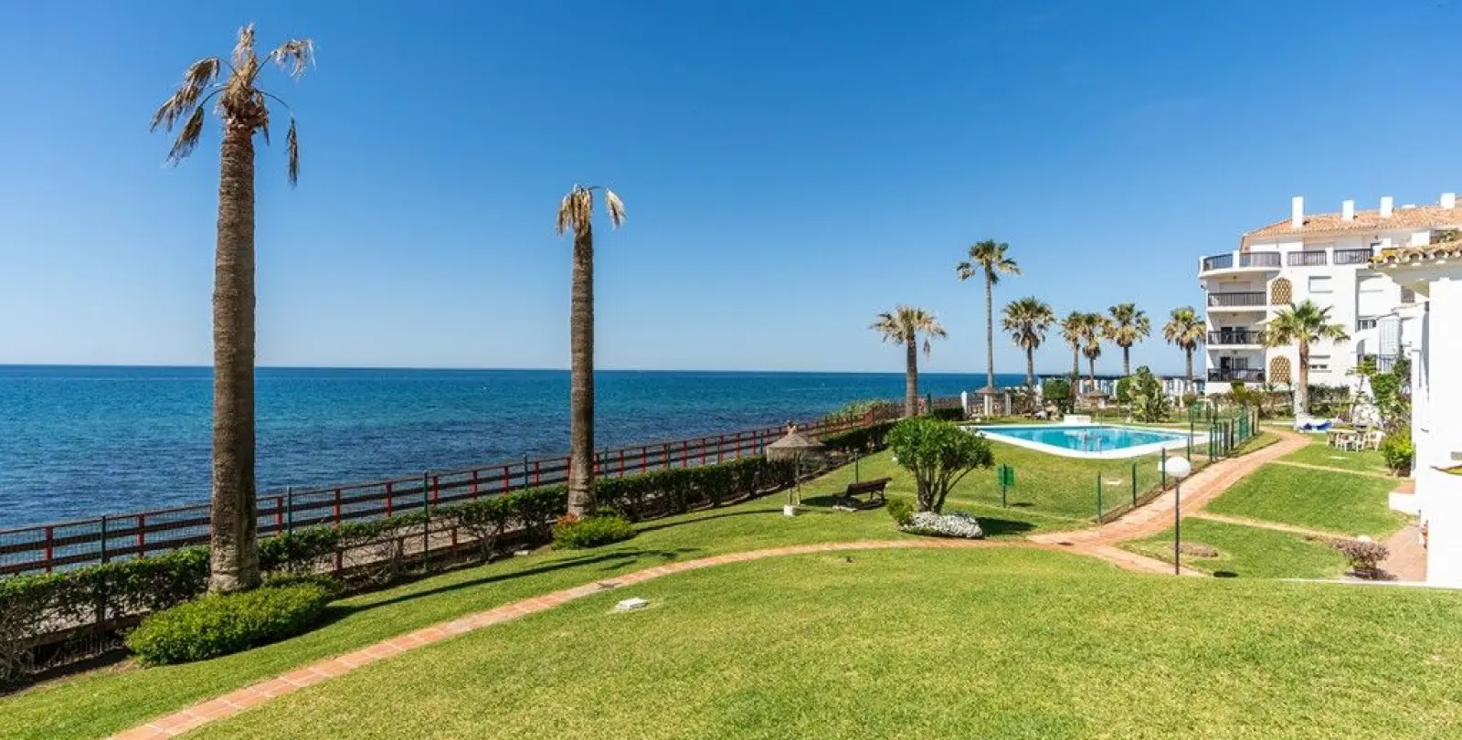 Sale of penthouse duplex in Calahonda 22