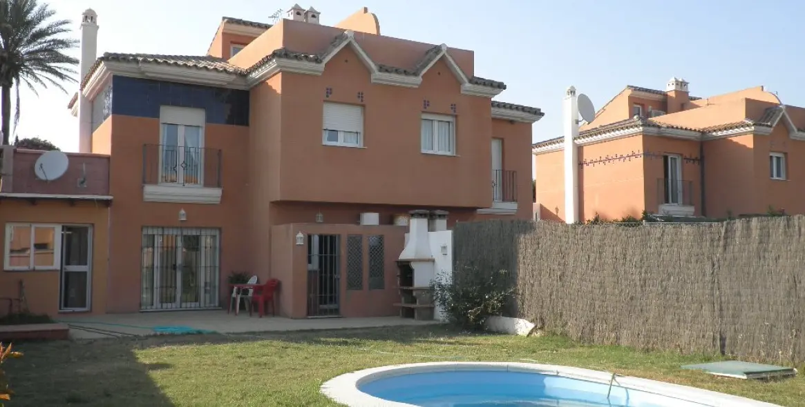 Sale of semi-detached house in Estepona 1