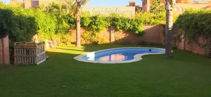 Sale of semi-detached house in Estepona 1