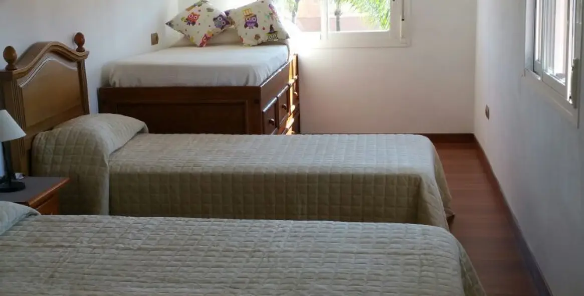 Продажа дома на две семьи в Estepona 22