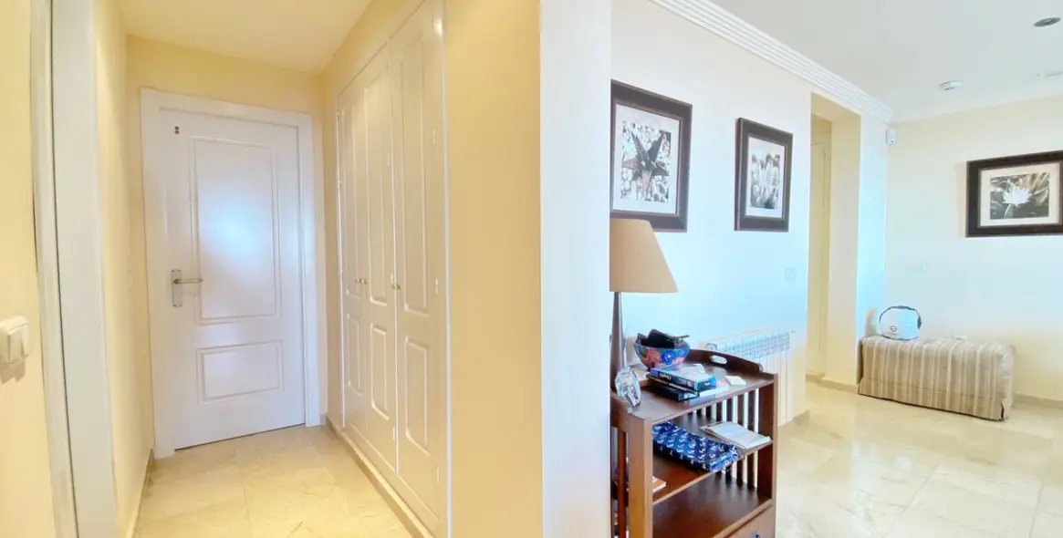 Sale of penthouse in El Rosario 22