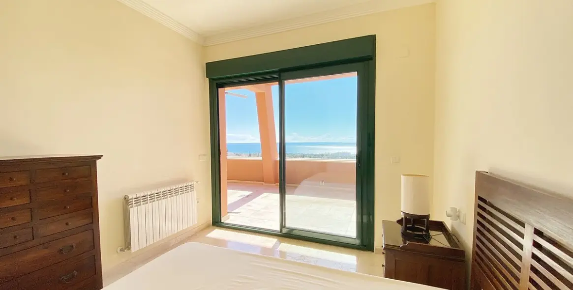 Sale of penthouse in El Rosario 24