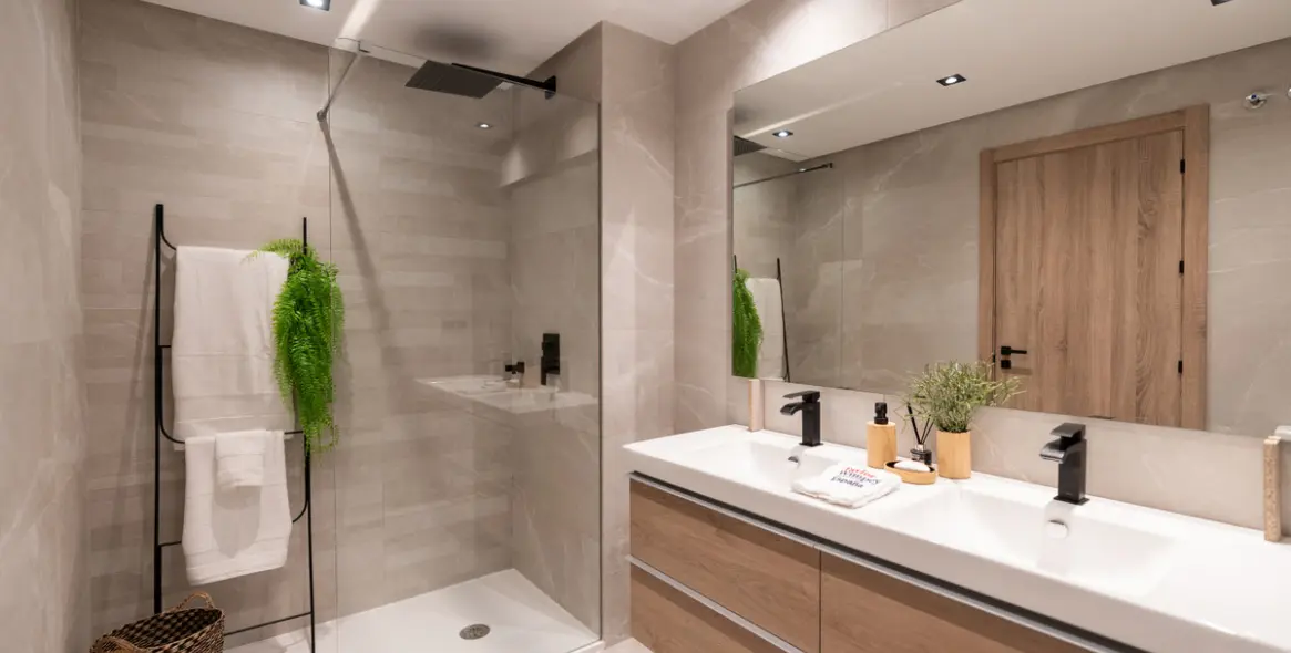 Venta de apartamento en planta media en Istán 27