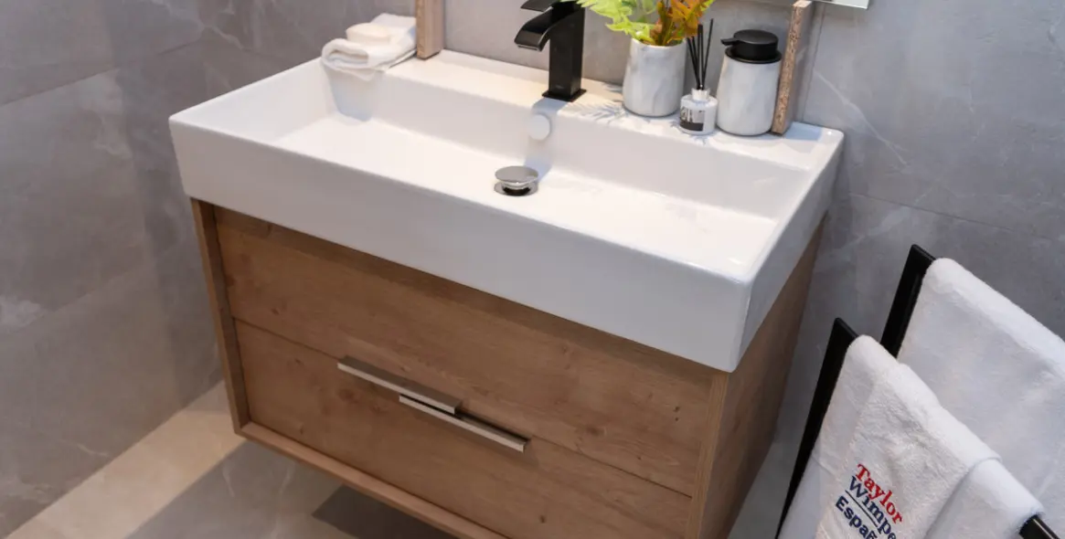 Venta de apartamento en planta media en Istán 28