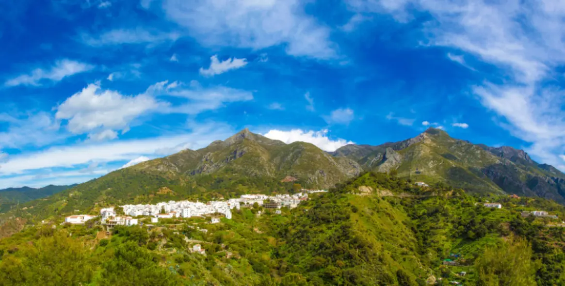 Venta de apartamento en planta media en Istán 32